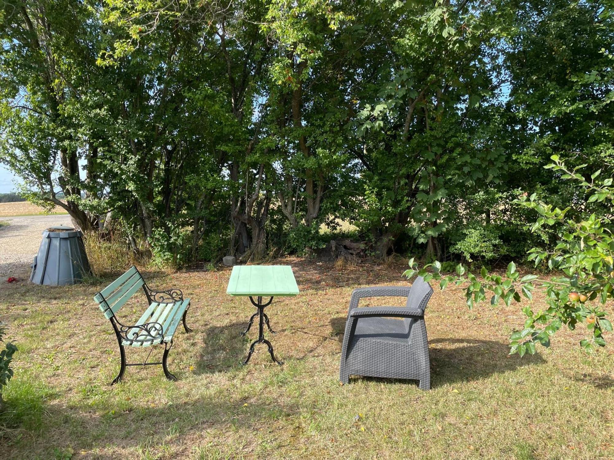 Vita Og Pouls Gard - Guesthouse Viby Ruang foto